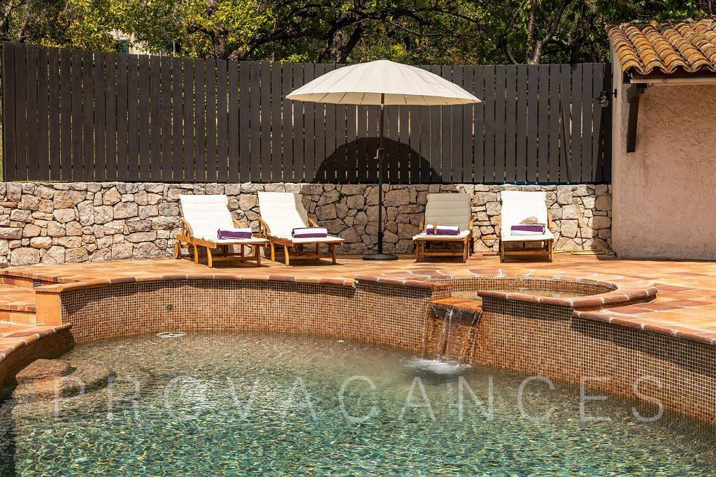 Beautiful architect-designed villa with pool in Tourrettes-sur-Loup in Tourrettes-sur-Loup, Region de Cannes