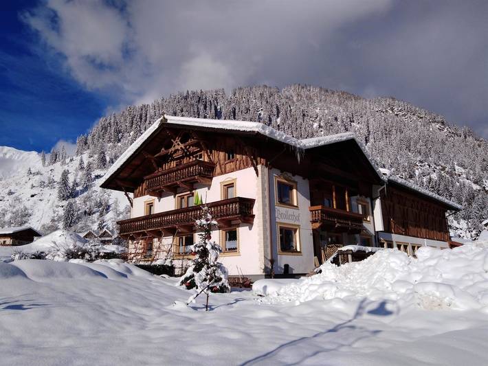 Bauernhaus für 5 Personen, mit Balkon und Terrasse sowie Garten und Sauna im Stubaital