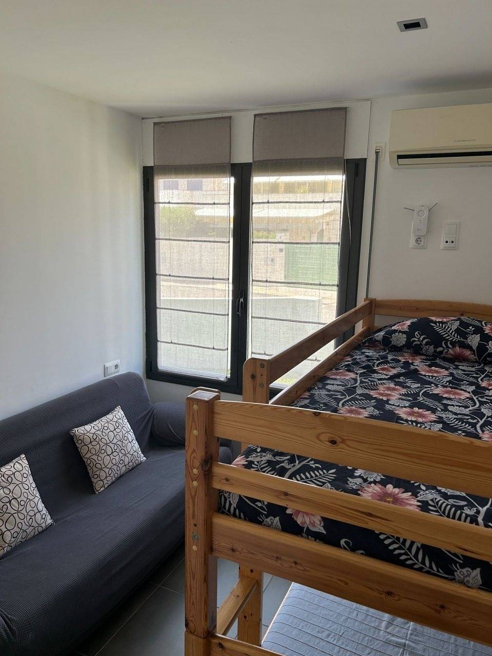 Holiday home for 8 people with balcony in l'Escala, Upper Empordà