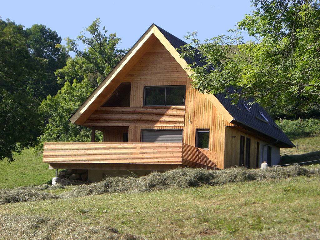 Chalet contemporain éco-gîte in Égliseneuve-d'Entraigues, Parc naturel régional des Volcans d'Auvergne