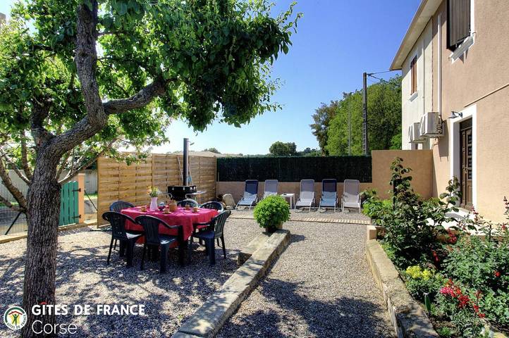 Gîte pour 6 personnes, avec Terrasse ainsi que Jardin et Vue dans Folelli - 3