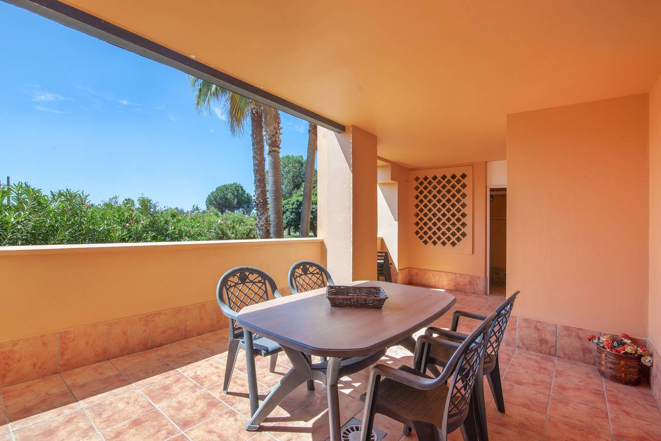 Apartamento inteiro, Apartamento 'Albatros' com piscina partilhada, terraço privado e Wi-Fi in Isla Canela, Ayamonte