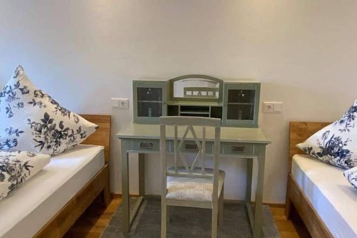 Ganze Wohnung, Neurenovierte Ferienwohnung \"Räsl\" in Holzkirchen, Landkreis Miesbach