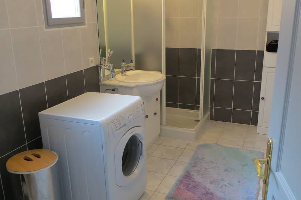 Appartement entier, Appartement neuf avec splendide vue mer et piscine in Côte Vermeille, Cerbère