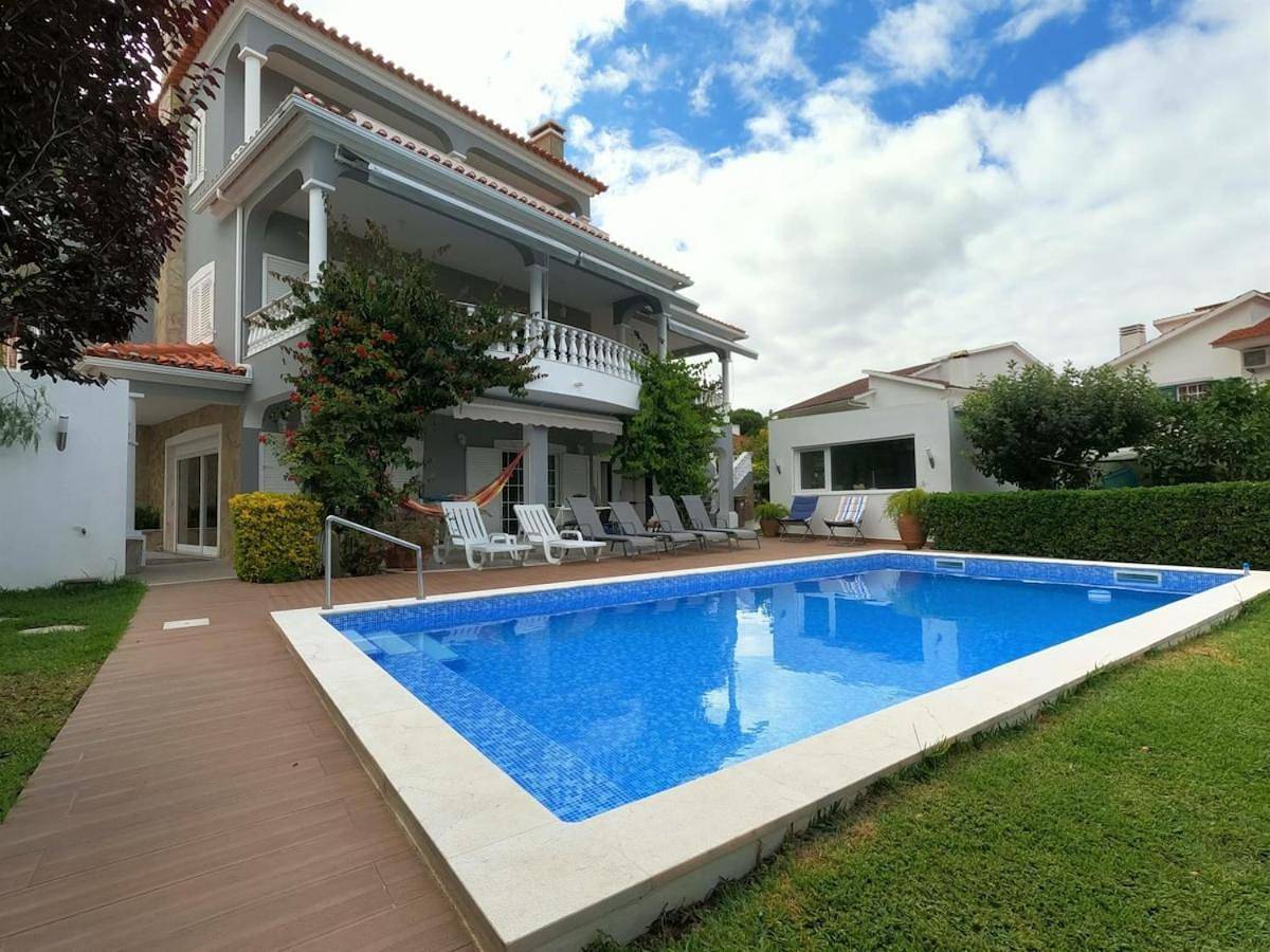 Apartamento inteiro, Luxury House with 4 Bedrooms & Pool in Marisol in Aroeira, Corroios
