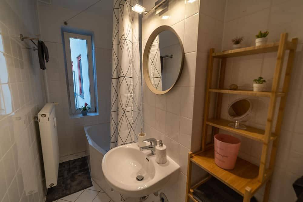 Appartement entier, Gemütliche 2-R Wohnung - Netflix & Küche - Zentral in Magdebourg, Elbe-Börde-Heide