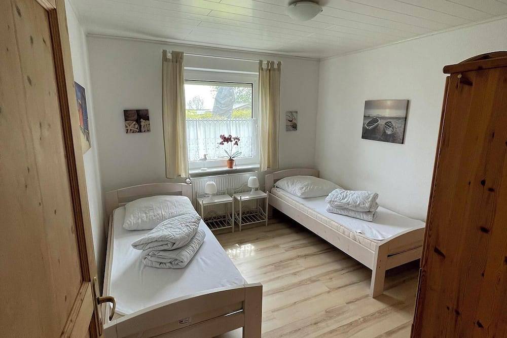 Ganze Wohnung, Die ebenerdige Ferienwohnung Strandläufer bietet maritimen Wohnkomfort für Familien, einen großen Garten und heißt bis zu zwei Hunde herzlich willkommen. in Förrien, Wangerland
