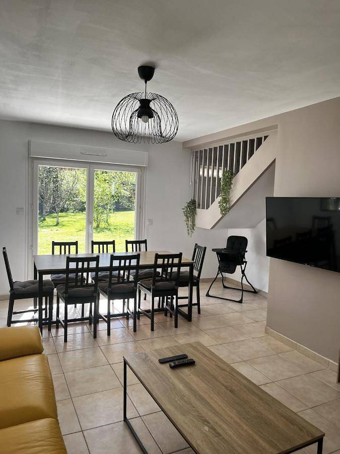 Location de vacances pour 8 personnes, avec jardin et terrasse, adapté aux familles dans Lye
