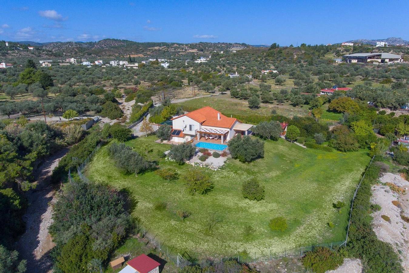 Villa 'Olive Private' con vistas a la montaña, Wi-Fi y aire acondicionado in Kolympia, Rodas