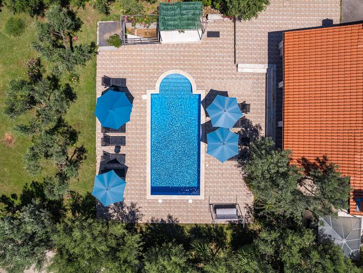 Ferienhaus für 10 Personen, mit Terrasse und Pool sowie Garten - 1