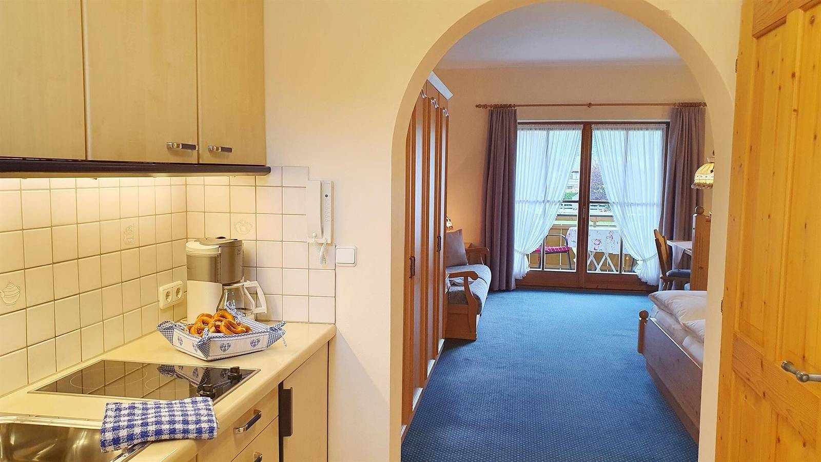 Ganze Wohnung, Ferienwohnung '1' mit Bergblick, Gemeinschaftsgarten und Wlan in Krün, Bayerische Alpen