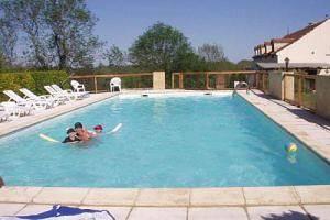 Gîte pour 6 personnes, avec Piscine à Montgesty - 2