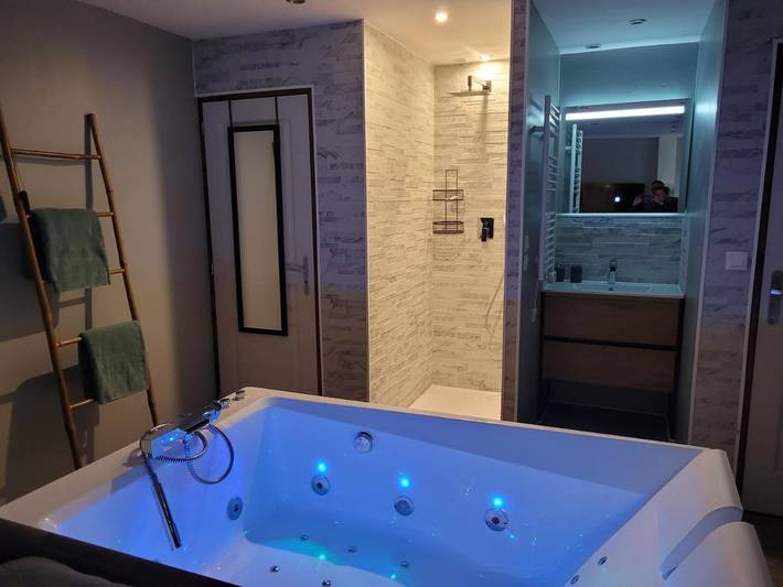 Hôtel pour 2 personnes, avec terrasse et jacuzzi à Crespin (Nord) - 4