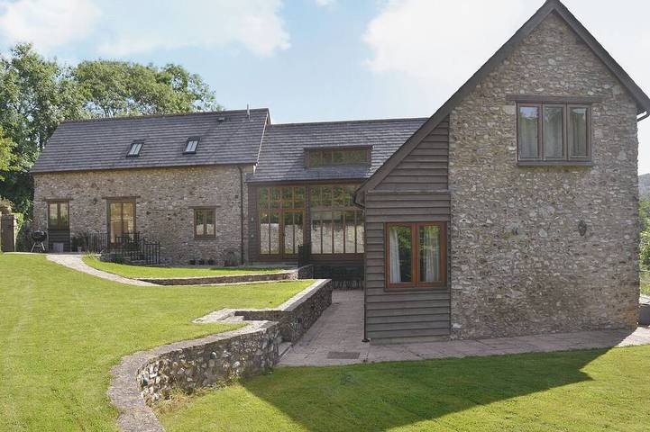 Cottage for 10 people, with garden and hot tub, with pets in Devon