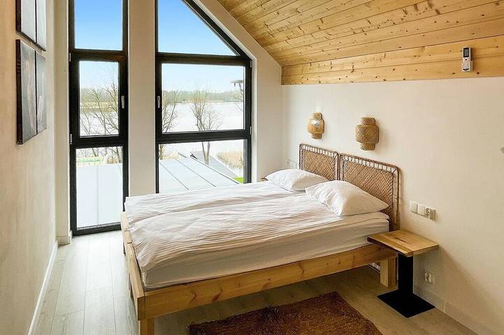 Beach front home in Ostrowite with Wifi in Kujawien-Pommern