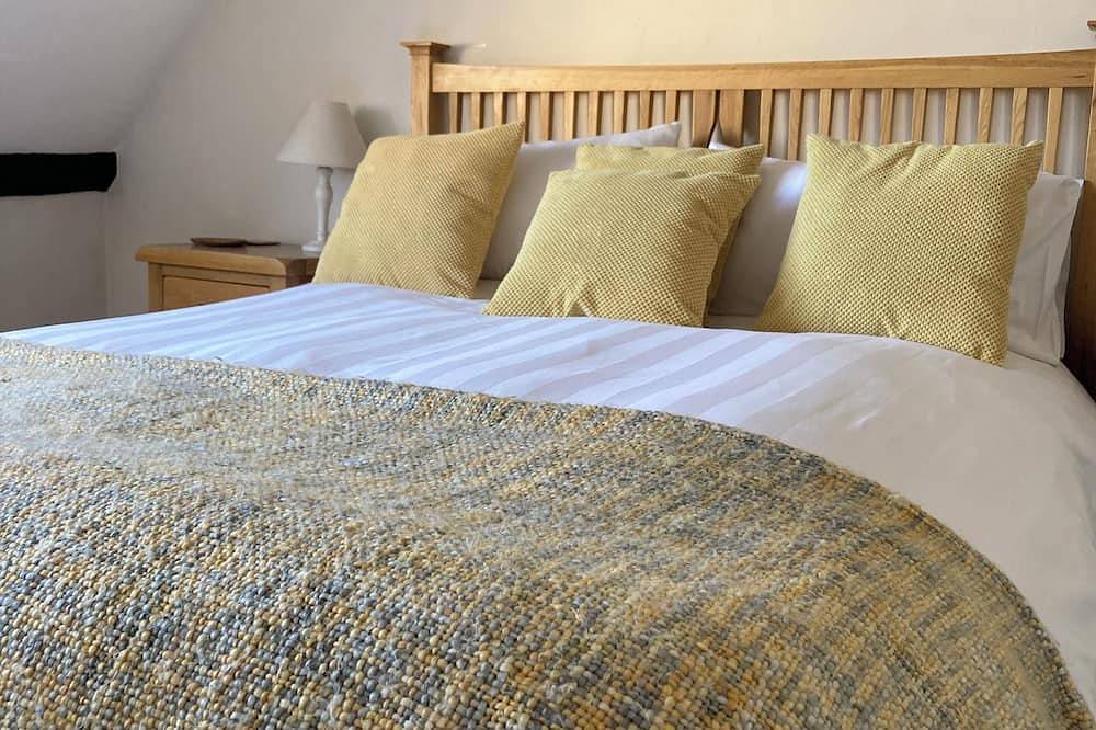 Cosy Cotswold Cottage - Penny Cottage - pet friendly - sleeps 2 in Winchcombe, Gloucestershire