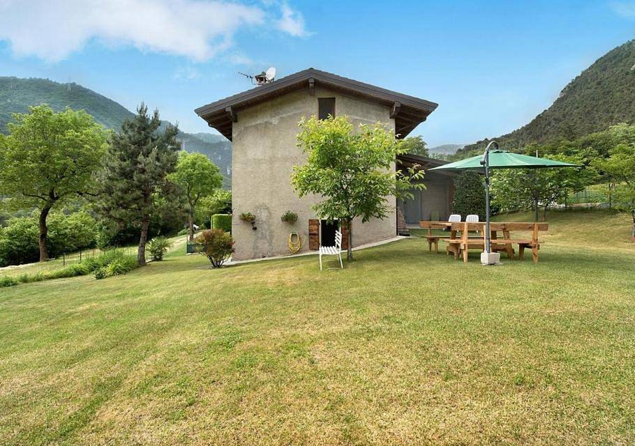 Stabol Cottage in Tremosine, Prealpi Gardesane