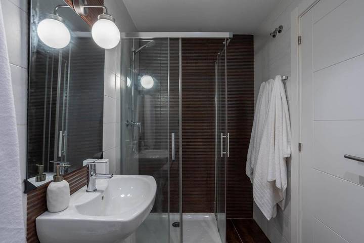 Gîte pour 6 personnes, avec jardin et piscine à Ares - 3