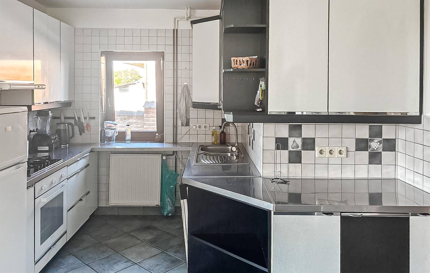 Elegante appartamento vicino al Danubio con piscina, terrazza e Wi-Fi in Osijek-Baranja