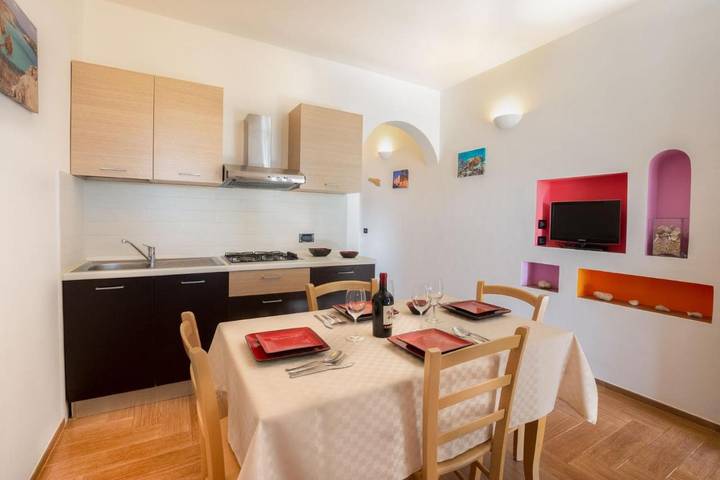 Location de vacances pour 3 personnes, avec jardin ainsi que terrasse et piscine dans Lampedusa - 4