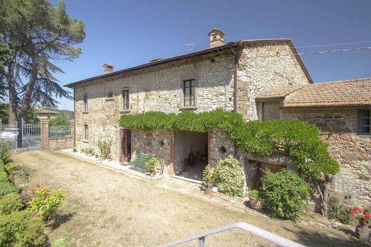 Agriturismo per 6 persone, con giardino in Radda in Chianti