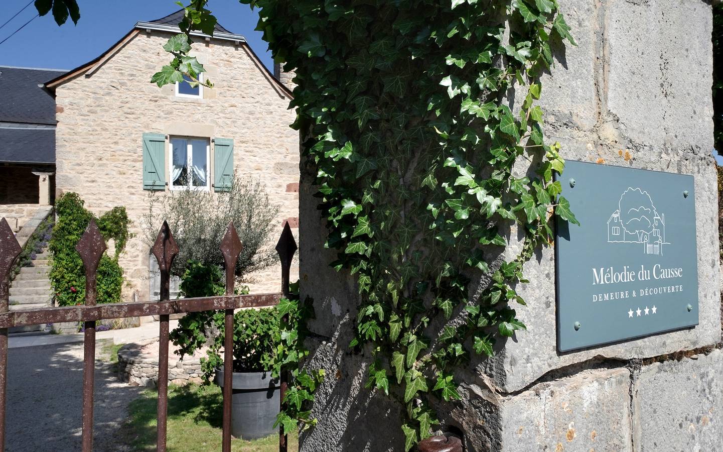 Gîte Mélodie du Causse /2 ou 4 personnes in Salles-la-Source, Aveyron