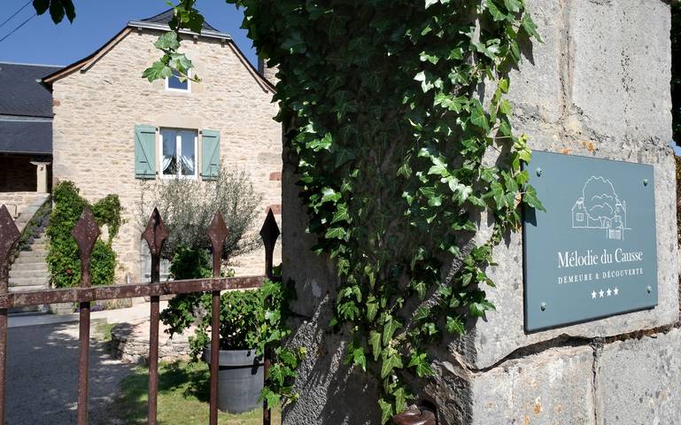 Gîte pour 4 personnes, avec terrasse et jardin à Salles-la-Source - 4