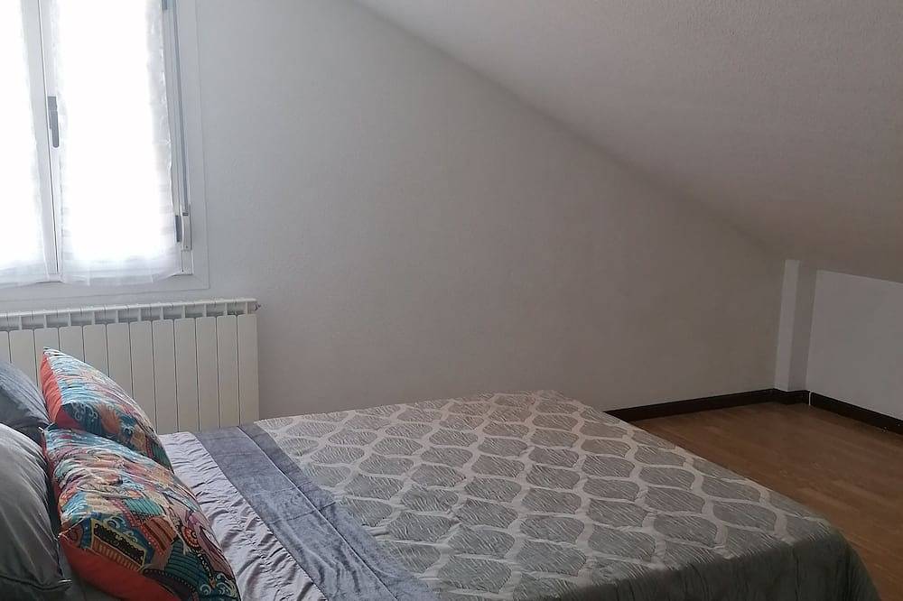 Entire apartment, 3 bedrooms penthouse in the center of Cangas de Onis in El Puente, Cangas de Onís