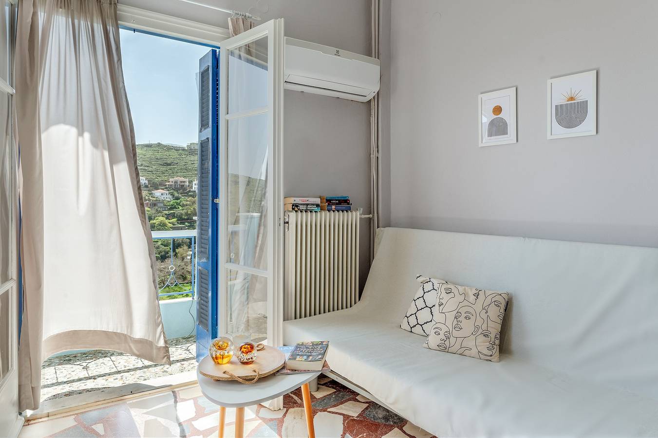 Entire apartment, Apartment "Stenies' Nook Family Home" with Sea View, Shared Garden & Wi-Fi in Andros