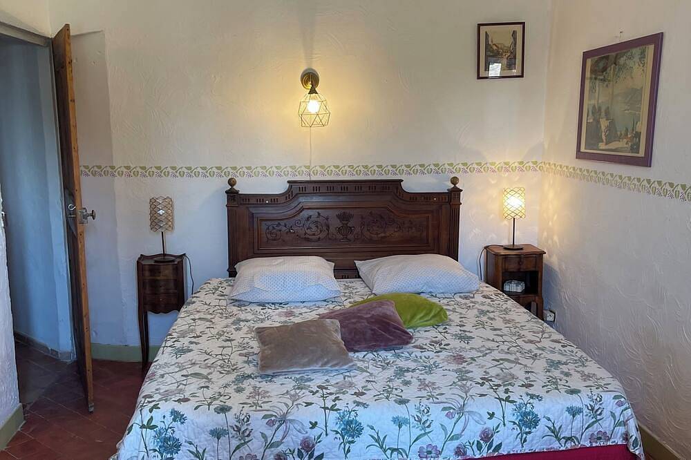 Ganze Wohnung, Prince De Provence apartment for 2 on 1 floor pets allowed under 16 kg in Violès, Vaucluse