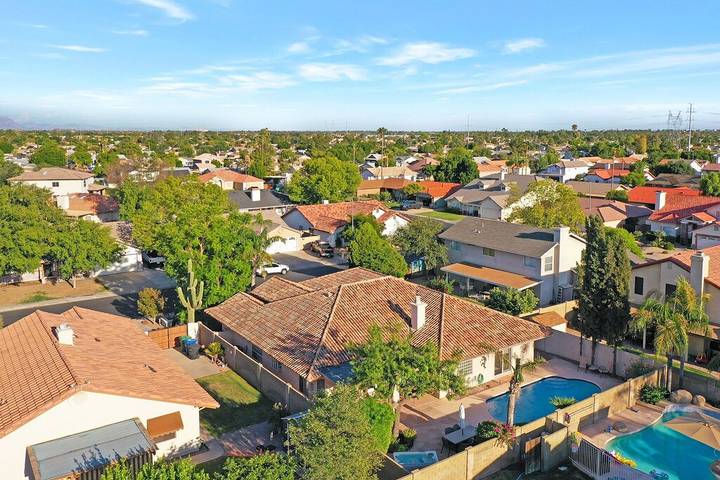 Vacation rental for 9 people, with yard and hot tub in Mesa