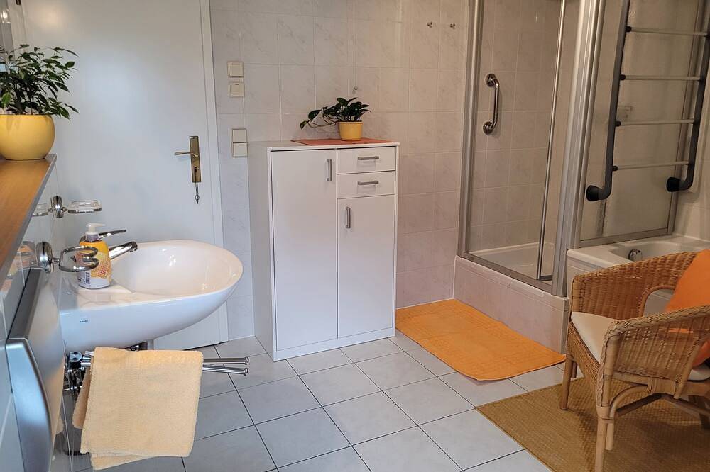 Ganze Wohnung, 2-Raum-Apartment mit Dachterrasse im 2. Stock in Marienberg, Erzgebirge