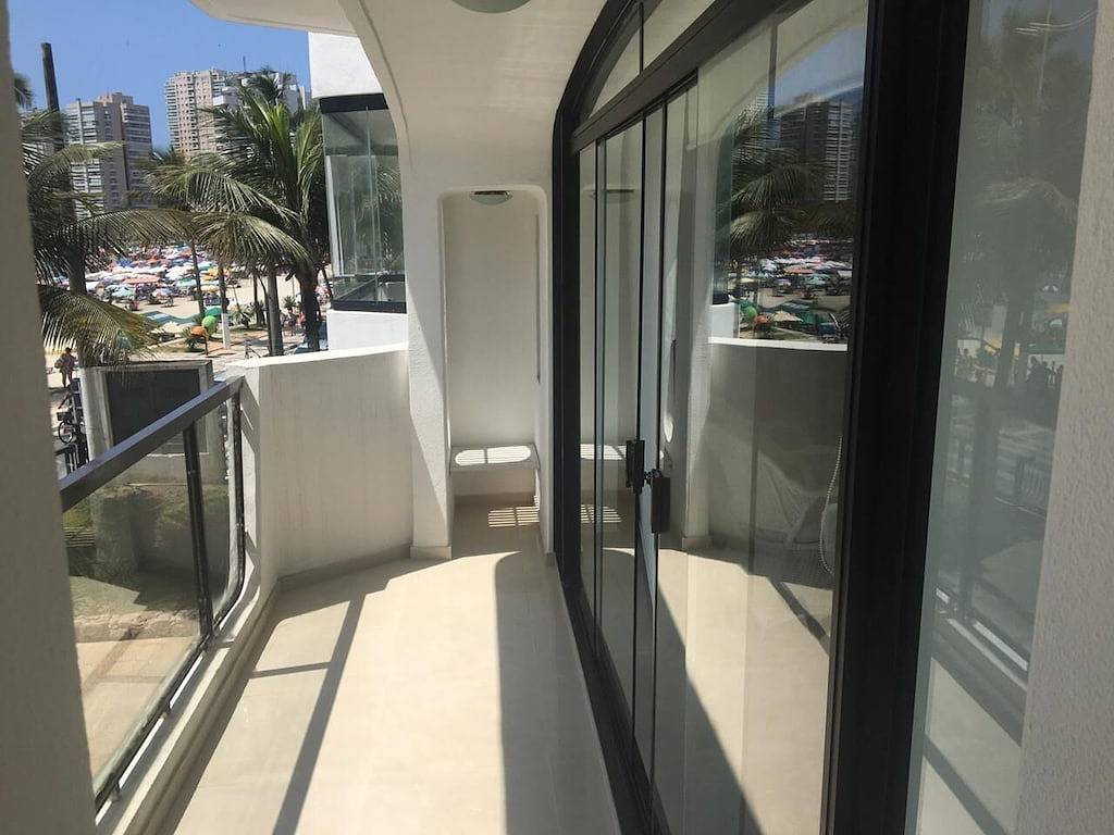 Ganze Wohnung, Apt vor dem Strand von Asturien. Fuß in den Sand. Geeignet für 8 Gäste. in Guarujá, Baixada Santista