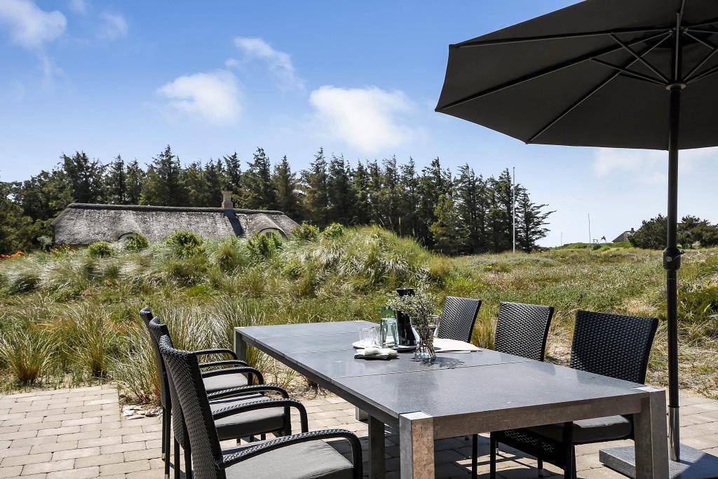 Quality house on the Danish North Sea - with great details and high-quality furniture in Ulfborg, Holstebro Region