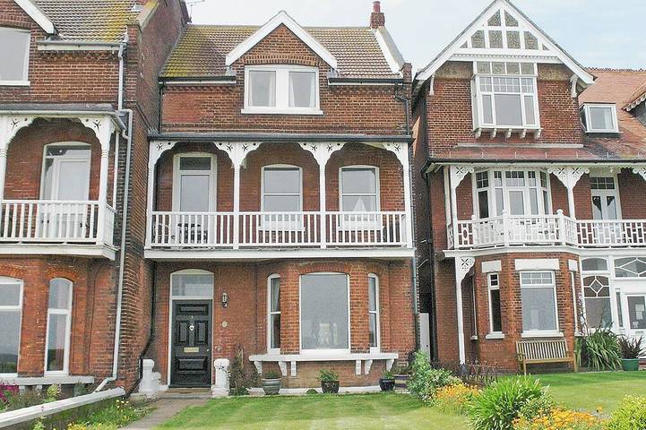 Cottage for 10 people, with garden, with pets in Broadstairs