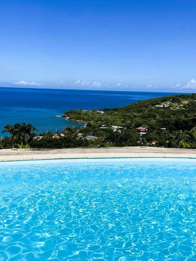 Appartement de vacances pour 4 personnes, avec piscine ainsi que terrasse et vue