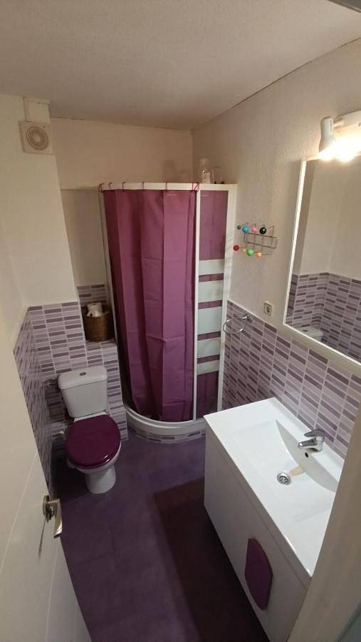 Ferienwohnung für 2 Personen, mit Terrasse und Ausblick sowie Seeblick und Garten in Madrid - 4