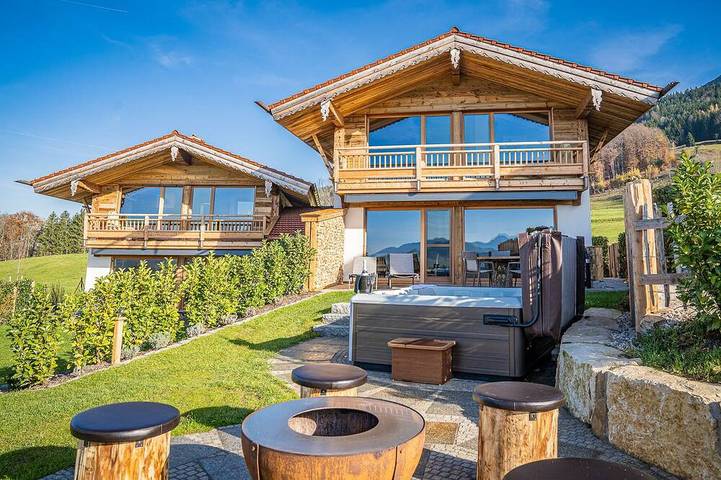 Ferienhaus für 4 Personen, mit Balkon und Whirlpool sowie Sauna und Garten im Chiemgau