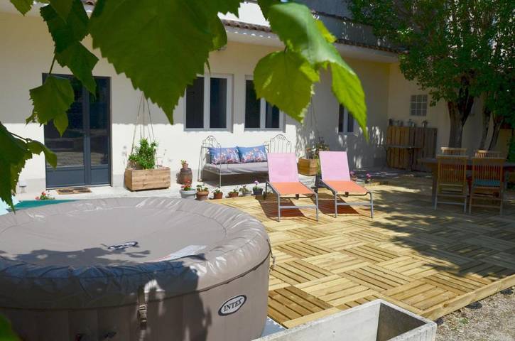 Gîte pour 4 personnes, avec jacuzzi et jardin à Velleron - 3