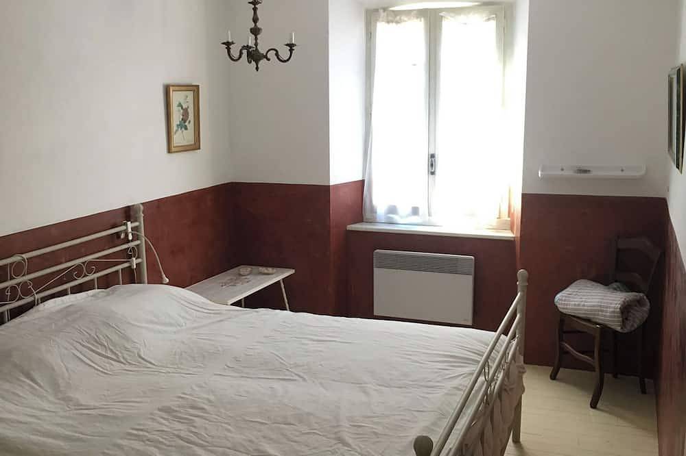 Charming Townhouse - Stunning Views of the Pyrenees - Near a Swimming Pool - Sleeps 6 in Axat, Parc naturel régional Corbières-Fenouillèdes