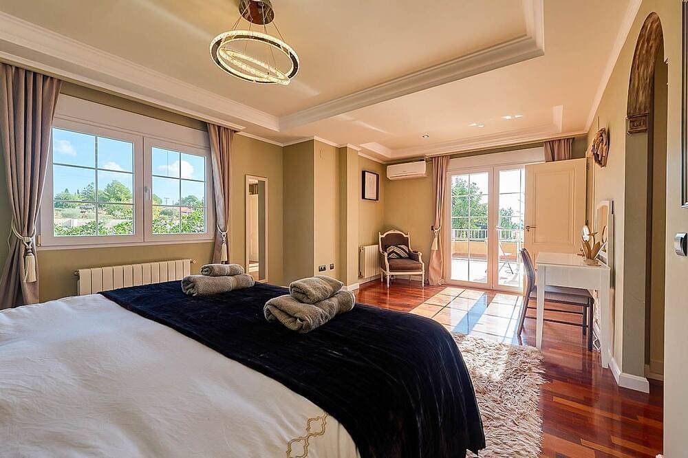 Boutique Alicante - Cinco Habitaciones Villa, Capacidad 11 in Busot, Costa Blanca