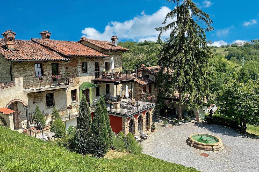 Villa Con Piscina per 4 Persone in Bastia Mondovì, Provincia di Cuneo