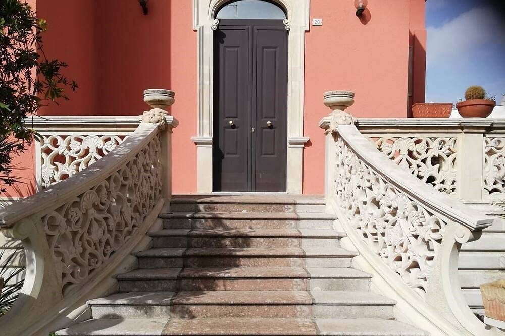 Historic home with large garden and swimming pool, pets allowed in Carpignano Salentino, Lecce Provinz