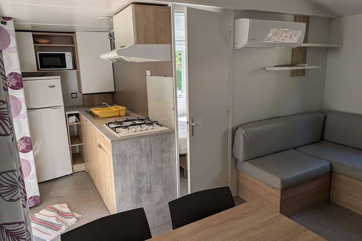 Location de vacances pour 7 personnes, avec piscine et sauna, animaux acceptés à Vaulnaveys-le-Bas