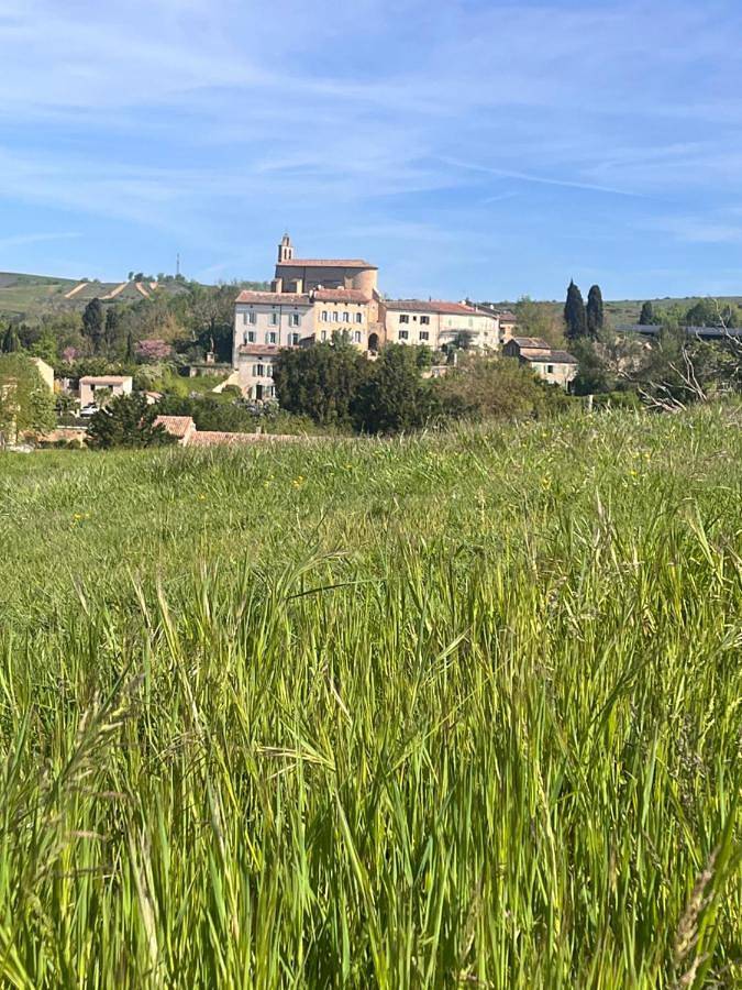Location de vacances pour 3 personnes, avec jardin et vue ainsi que terrasse et piscine à Cazalrenoux - 3