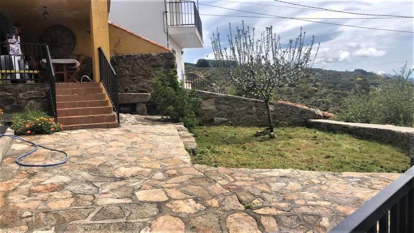 Casa rural para 9 personas, con jardín y vistas, Se admiten mascotas en Santiago de Tormes