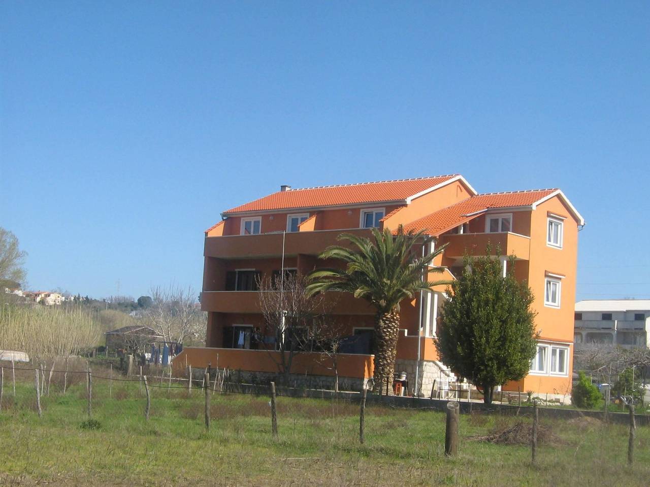 Ganze Wohnung, Zentrale Ferienwohnung mit Balkon in Lopar, Rab