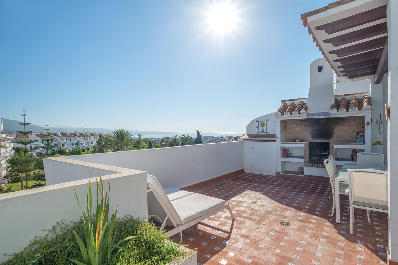 Entire apartment, Spacious and Fantastic Views Apartment with Sea View, Pool, Garden & Wi-Fi in Marbella West, Marbella