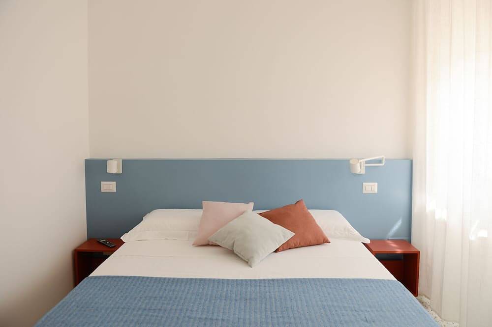 Freshly refurbished room with all comfort - perfect location! in Porto Sant'Elpidio, Fermo Provinz