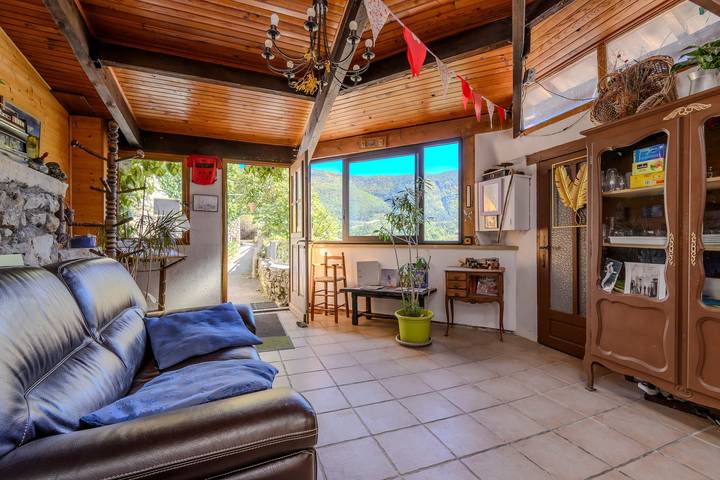 'Tournesol' Room with Mountain View, Shared Terrace and Wi-Fi in Montbrun-les-Bains, Nyons region